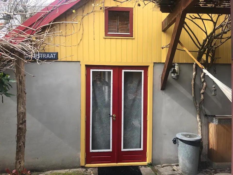 위트레흐트 Tiny House For 2 With Private Garden 아파트 외부 사진